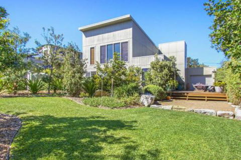 Sunshine Beach House 25 Metre Walk To The Beach - New South Wales Tourism  0
