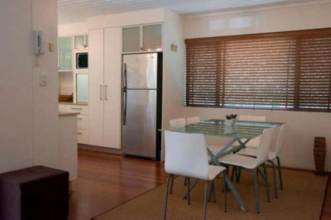 Absolute Beachfront Mooloolaba - New South Wales Tourism  6