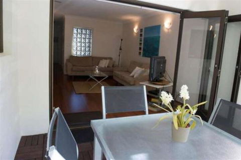 Absolute Beachfront Mooloolaba - New South Wales Tourism  2