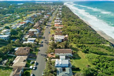 Middle Rock Beach House Beach Front Lake Cathie - New South Wales Tourism  2