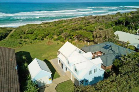 Middle Rock Beach House Beach Front Lake Cathie - New South Wales Tourism  3