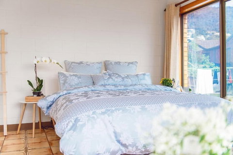 Vintage Cuddle Guest House - New South Wales Tourism  1