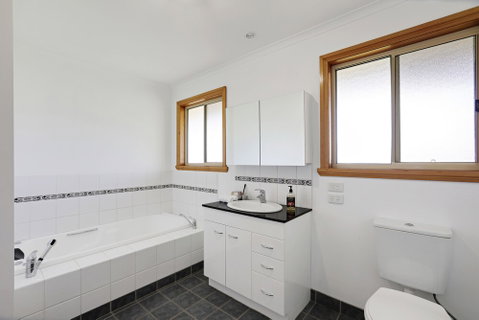 Yarragon 4 Bedroom House In Gippsland - New South Wales Tourism  5