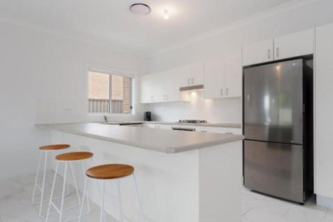 5B BENT STREET LARGE HOUSE WITH DUCTED AIR CON WIFI & FOXTEL - New South Wales Tourism  5
