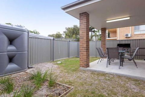 5B BENT STREET LARGE HOUSE WITH DUCTED AIR CON WIFI & FOXTEL - New South Wales Tourism  6