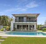 WATERFRONT HOME BORDERING MOOLOOLABA - New South Wales Tourism 