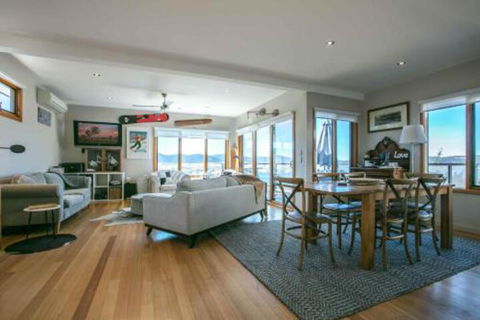 Snowy Mountains Townhouse - New South Wales Tourism  0
