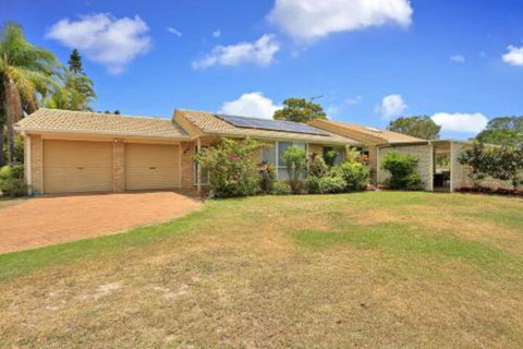 Hook Wine & Sinker Hervey Bay - New South Wales Tourism  5