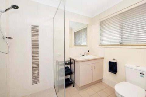 Hook Wine & Sinker Hervey Bay - New South Wales Tourism  7