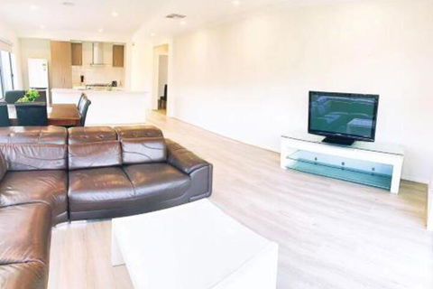 Comfortable 4BR 2Bath House Tarneit Melbourne???? - New South Wales Tourism  4