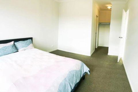 Comfortable 4BR 2Bath House Tarneit Melbourne???? - New South Wales Tourism  1