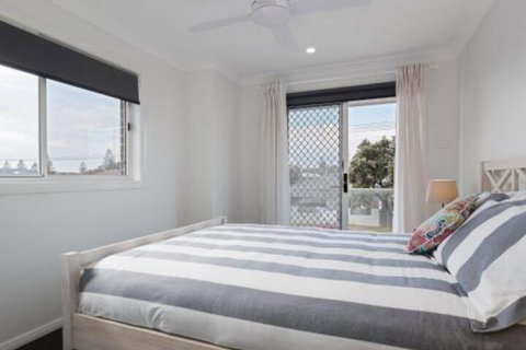 Birubi Breezes 2 / 7 Fitzroy St. Large Duplex With Air Conditioning WIFI & Only 5 Minute Walk To The Beach - New South Wales Tourism  2