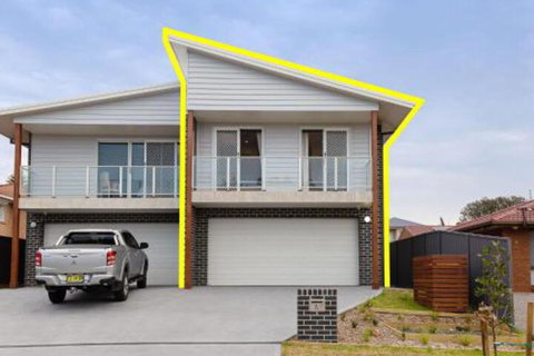 Birubi Breezes 2 / 7 Fitzroy St. Large Duplex With Air Conditioning WIFI & Only 5 Minute Walk To The Beach - New South Wales Tourism  0