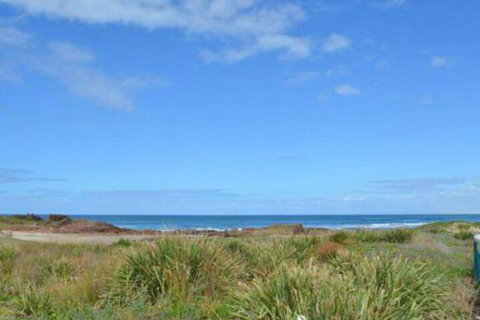 Birubi Breezes 2 / 7 Fitzroy St. Large Duplex With Air Conditioning WIFI & Only 5 Minute Walk To The Beach - New South Wales Tourism  7