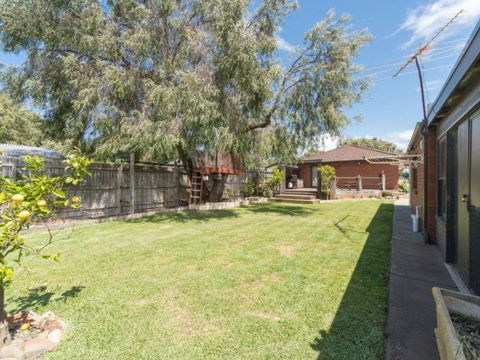 Family Foreshore Favourite - New South Wales Tourism  1