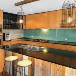 Family Foreshore Favourite - New South Wales Tourism  0