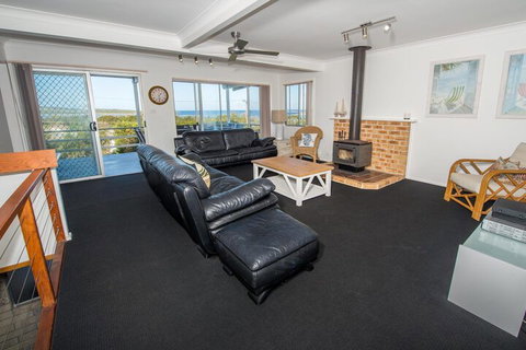 Fingal Bay Beach House 32 Lentara Street - New South Wales Tourism  3