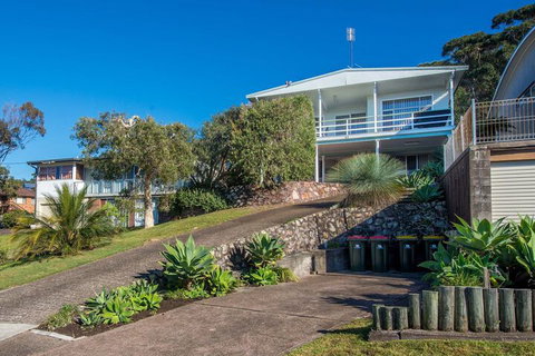 Fingal Bay Beach House 32 Lentara Street - New South Wales Tourism  1