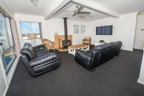 Fingal Bay Beach House 32 Lentara Street - New South Wales Tourism  5