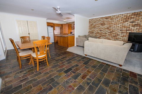Whitesands Road Unit 2 / 12 - New South Wales Tourism  7