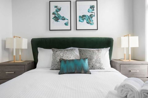Taste Of Art! Stunning Townhouse Stayatmoonee Ponds - New South Wales Tourism  3