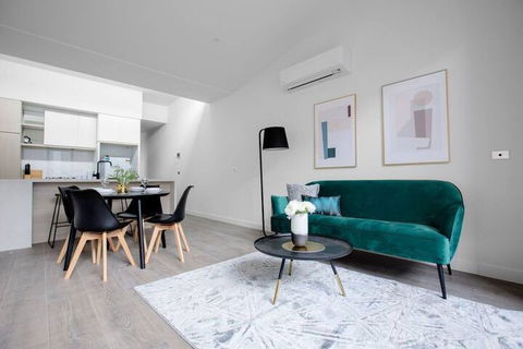 Taste Of Art! Stunning Townhouse Stayatmoonee Ponds - New South Wales Tourism  1