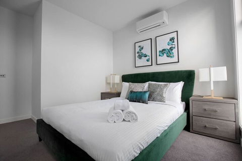Taste Of Art! Stunning Townhouse Stayatmoonee Ponds - New South Wales Tourism  4