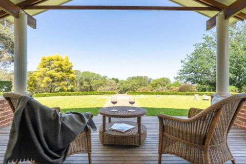 Jaspers Brush Tranquil Gardens & Stunning Views - New South Wales Tourism  0