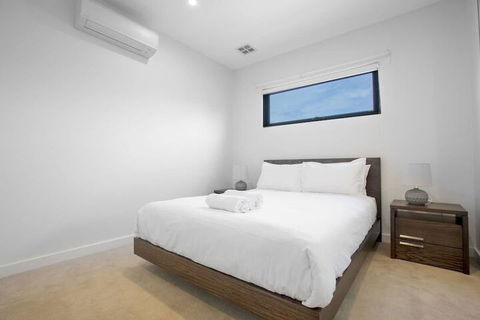 Designer Taste 2BR Townhouse@hawthorn - New South Wales Tourism  3