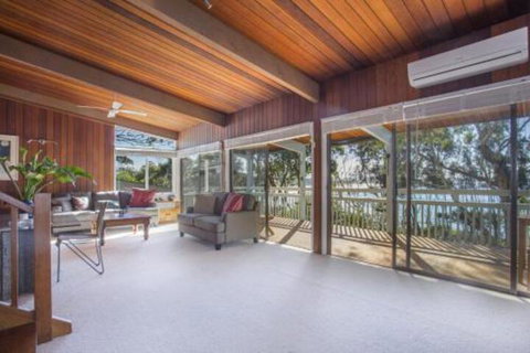 Surfers Ave 17 Narrawallee - New South Wales Tourism  5