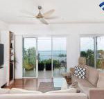 Embracing DutchiesatNelsons Bay - New South Wales Tourism 
