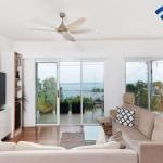 Embracing DutchiesatNelsons Bay - New South Wales Tourism  0