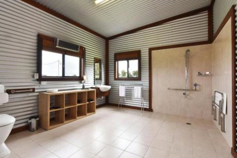 Kelman Cottage Tucked Away With Pool + Native Wildlife - New South Wales Tourism  7