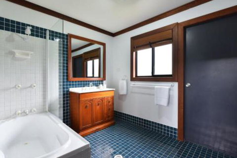 Kelman Cottage Tucked Away With Pool + Native Wildlife - New South Wales Tourism  5