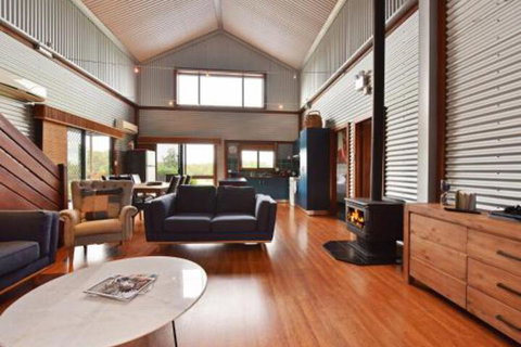 Kelman Cottage Tucked Away With Pool + Native Wildlife - New South Wales Tourism  0