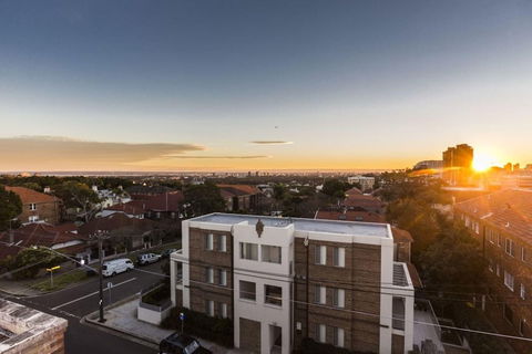 2 Bdrm Art Deco Apt Stroll To Bondi Junction - New South Wales Tourism  1