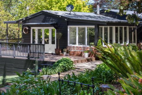 Magnolias On Mernda - New South Wales Tourism  3