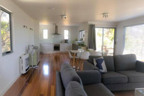BAY Of FIRES BEACH SHACK Ocean Views From A Modern Beachhouse - New South Wales Tourism  2