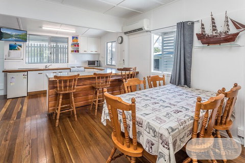 Brighton Waterfront Beach House - New South Wales Tourism  5