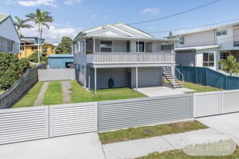 Brighton Waterfront Beach House - New South Wales Tourism  0