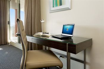 Clifton Suites On Northbourne - New South Wales Tourism  3