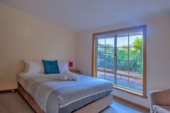 Freycinet Villa 2 - New South Wales Tourism  1