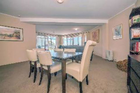 Portofino Unit 4 / 7 Laman Street - New South Wales Tourism  4