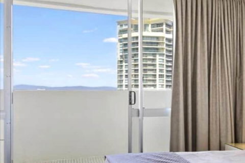 Oceanfront In Surfers Paradise Retreat - New South Wales Tourism  6