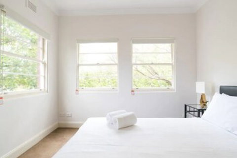 2 Bedroom Home In Kirribilli With A Great View - New South Wales Tourism  4