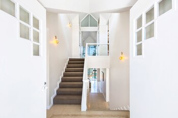 Sunshine Villa At Sanctuary Cove - New South Wales Tourism  5
