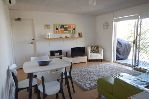 Unit 2 At 4 Pelican Street, Peregian Beach, Noosa Area - New South Wales Tourism  4