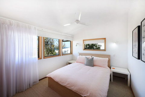 Sun Ray - 9 Pelican Street, Peregian Beach, Noosa Shire - New South Wales Tourism  6