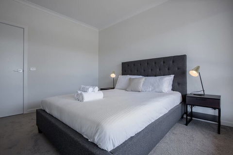 Comfy And Warm Home In Point Cook - New South Wales Tourism  1