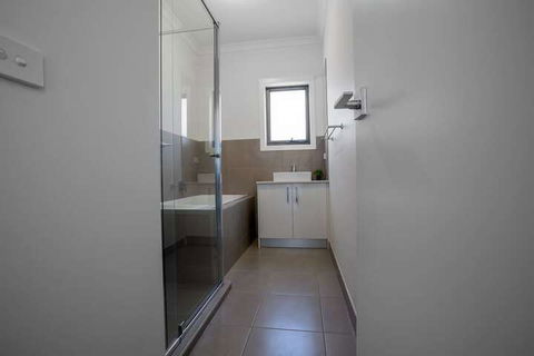 Comfy And Warm Home In Point Cook - New South Wales Tourism  2